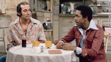 Gregory Sierra (left) as Julio Fuentes' neighbor in an episode of & quot;  Sanford and Sun & quot;