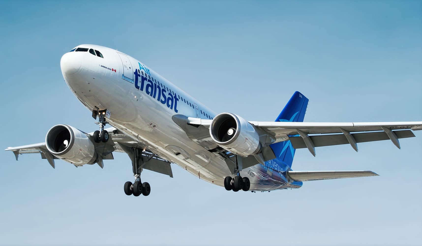 Air Transat temporarily suspends flight operations