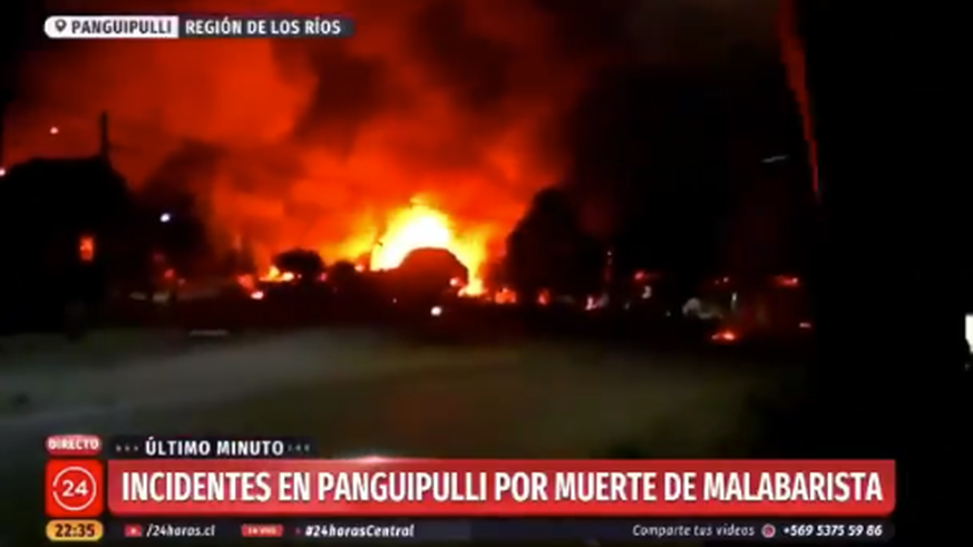 Riots in Chile after a deadly police operation against street performers