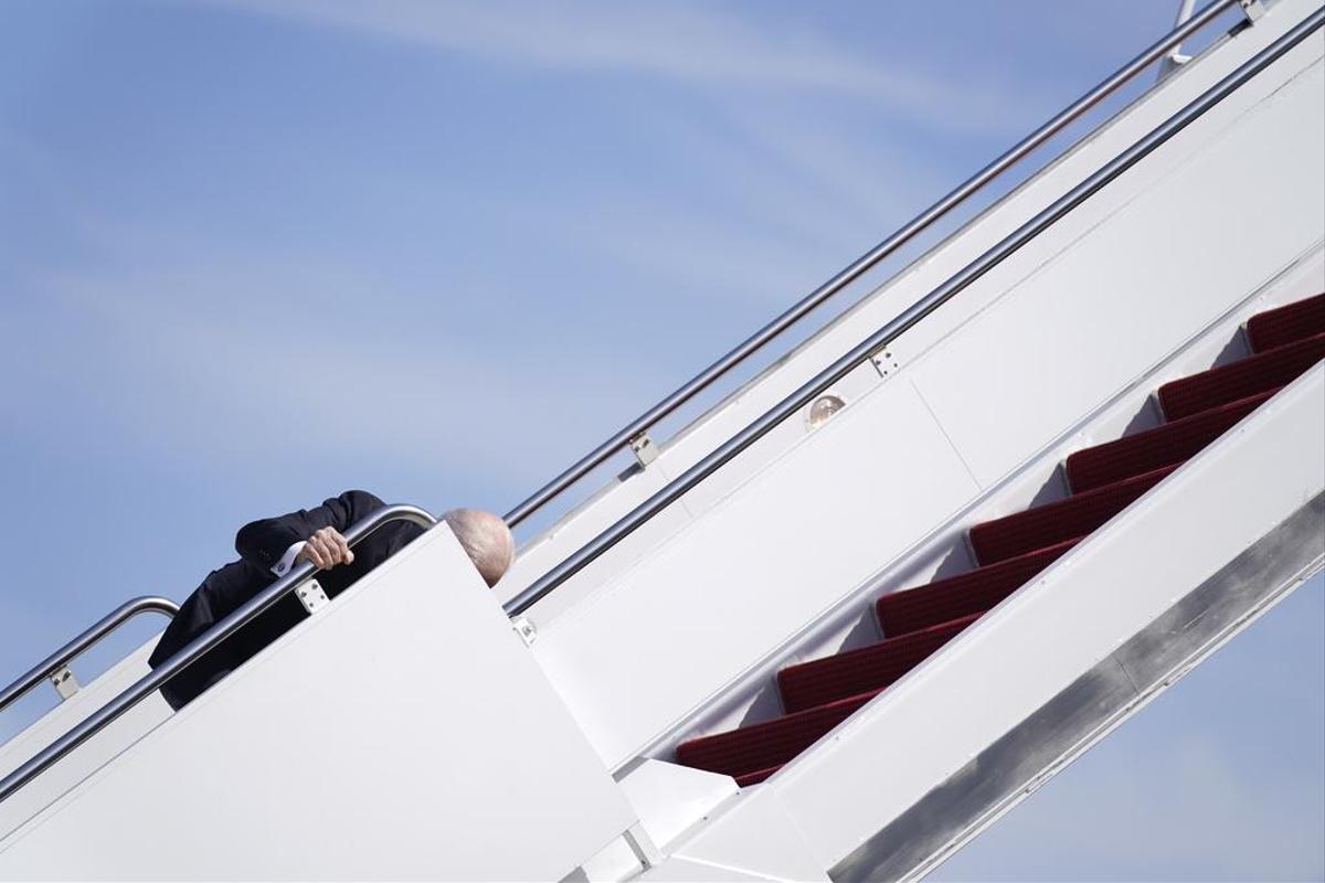 PR nightmare - Biden stumbles on his way to Air Force One