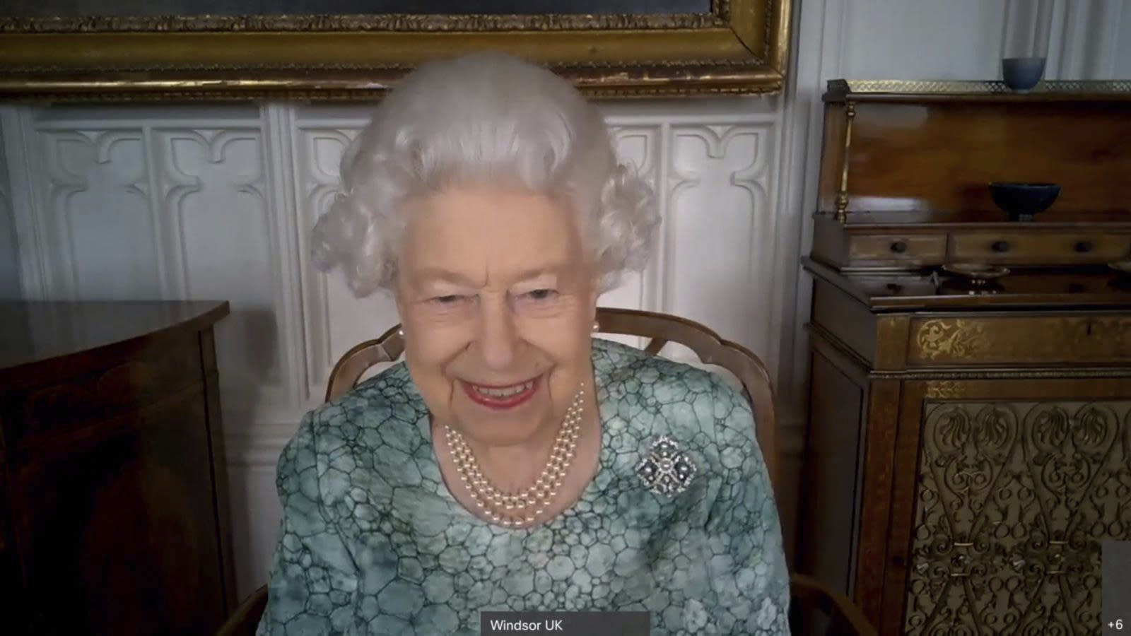 The Queen asks children who are studying space to meet a Soviet astronaut