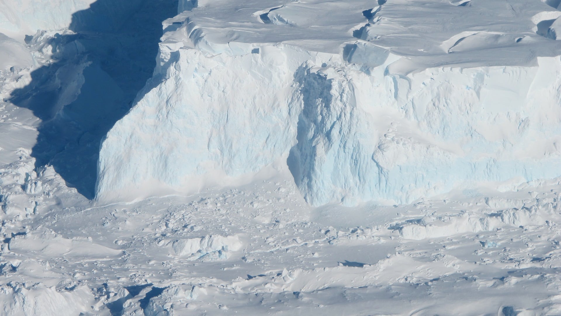 Melting Thwaites Glacier from Below - Science Spectrum