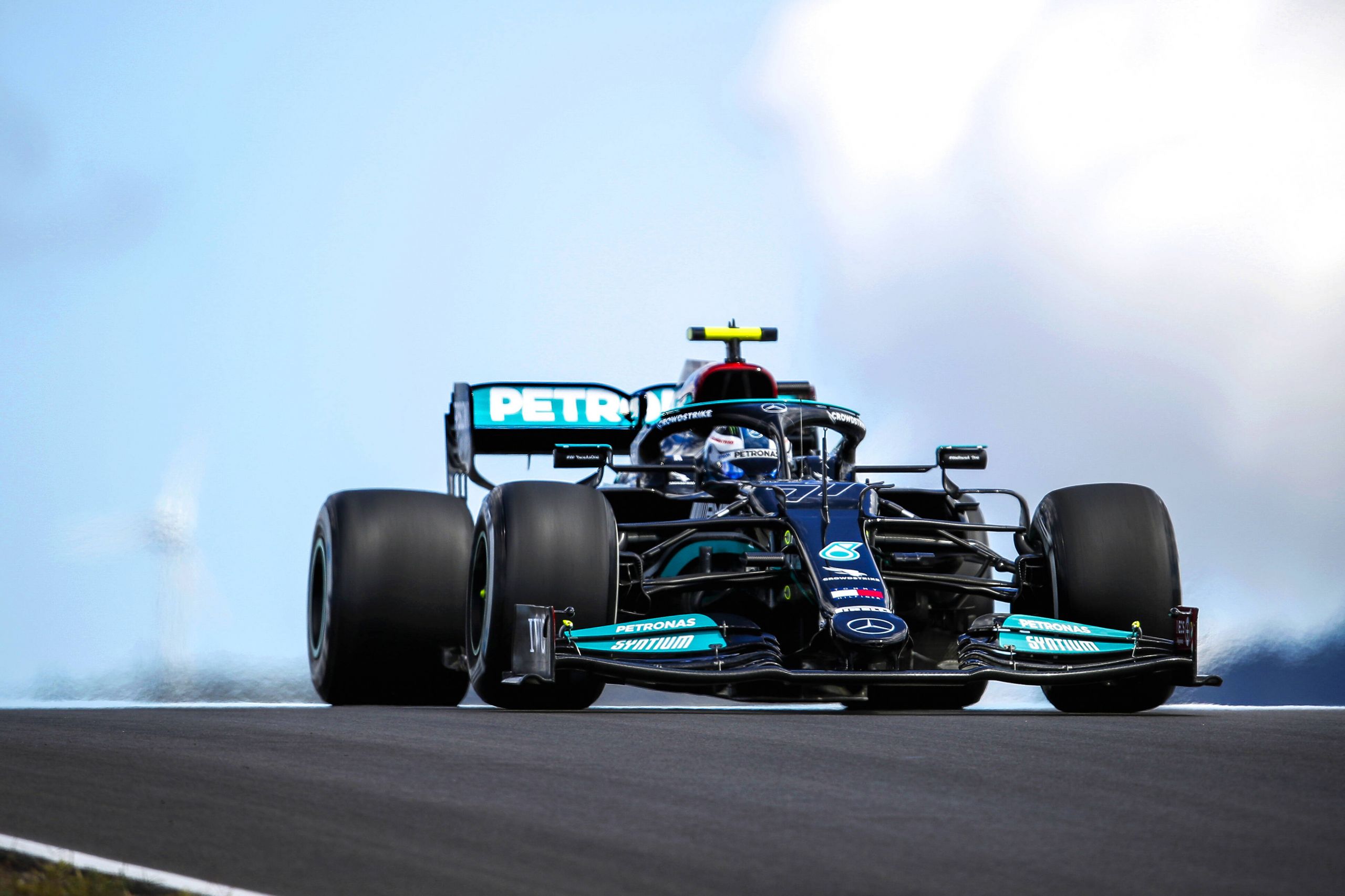 Bottas fastest day in Portimao - Vettel as "parking criminal"
