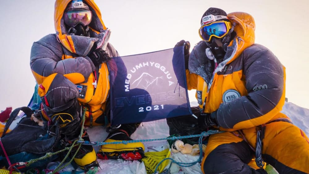 Icelanders climb Mount Everest despite infection with the Coronavirus