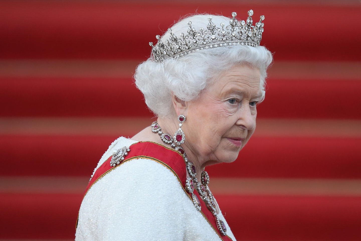 Queen Elizabeth: Why not the Queen of England