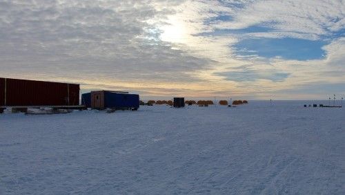 Gravel-eating microbes thrive in Antarctica's ice-covered lakes