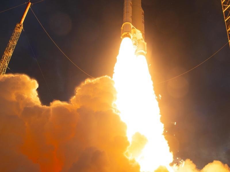 Launching a new satellite into space with an Ariane 5 rocket |  free press