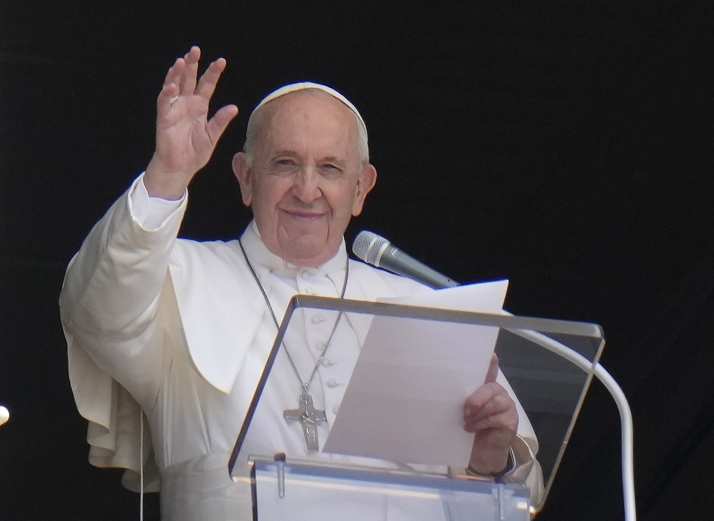 Pope Francis has successfully undergone intestinal surgery جراحية