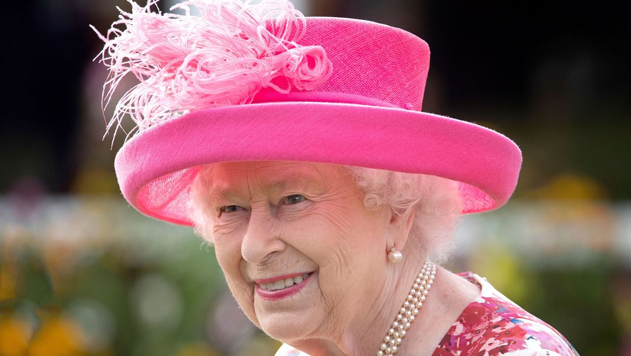 Queen Elizabeth II - Climate Protection: The Queen's Dirty Private Base