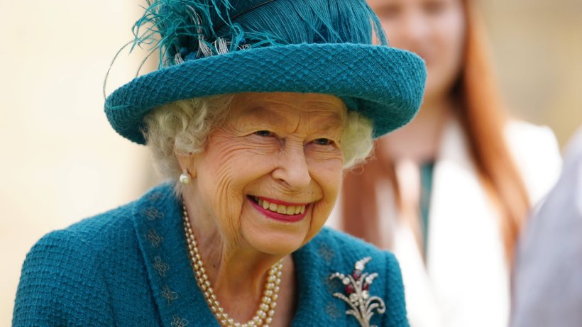Queen Elizabeth II: Letter to the National Team: Discovery of a Secret Message