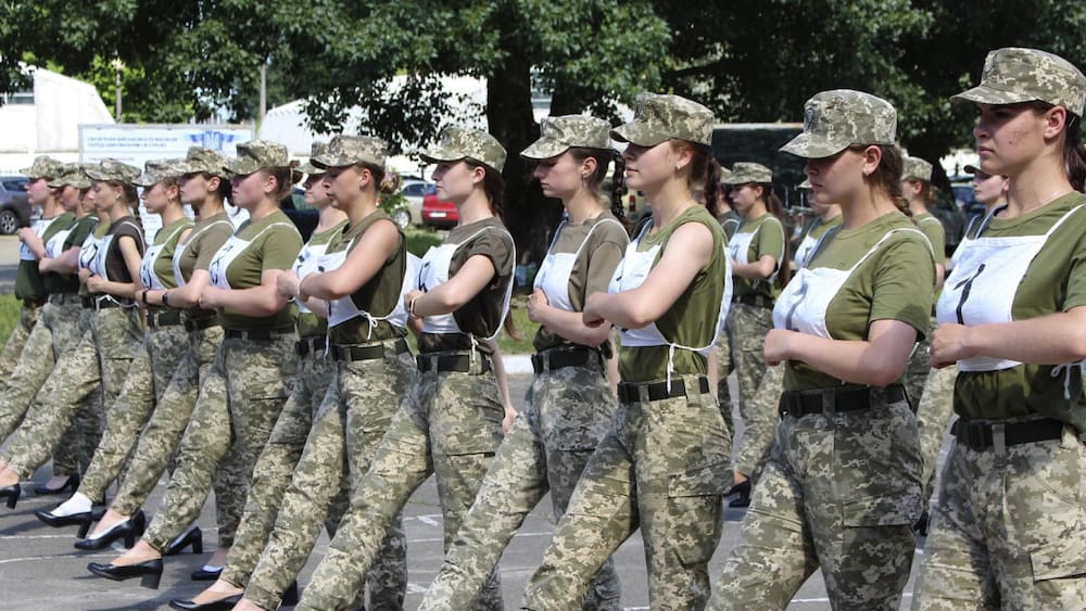 Ukraine argues over organizing a march for soldiers in high heels