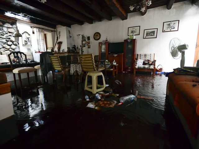 One room under the water.  The water is dark in colour.