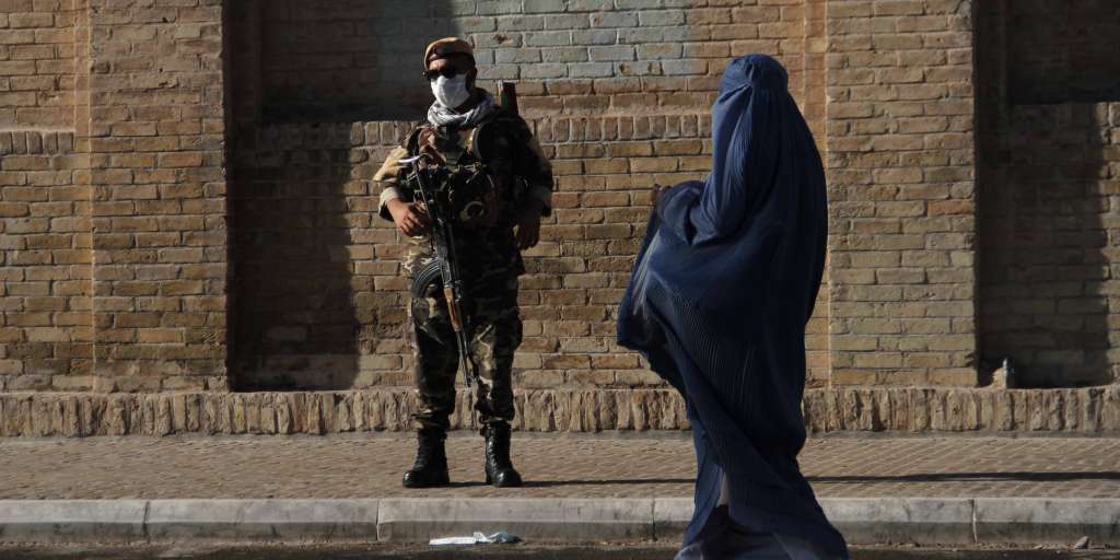 Taliban shoot Afghan women in the street without a burqa