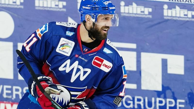 Ice Hockey - Schutz Professional ice hockey takes some time off: a year off at Lake Garda - Sport