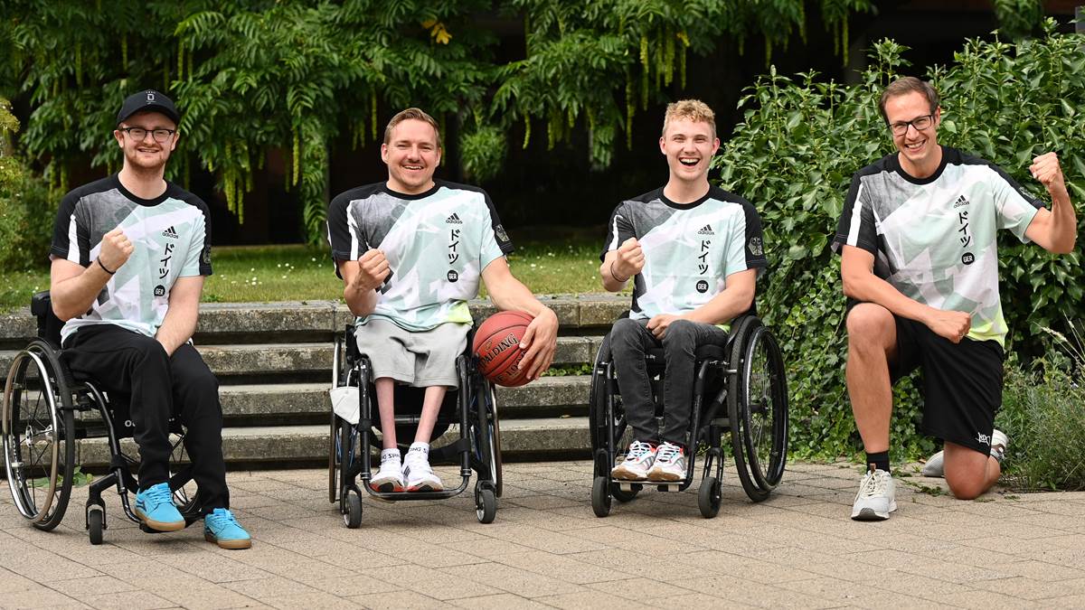 Positiv vor dem Abflug: Die United-Spieler Jan Sadler, Jan Haller und Tobias Hell (von links) sowie Trainer Martin Kluck hoffen aufs Viertelfinale bei den Paralympics.