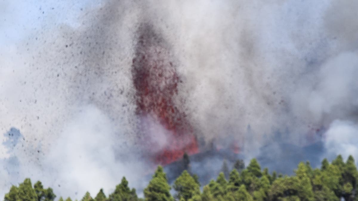 'Violent eruption' after volcano alert on La Palma Island holiday