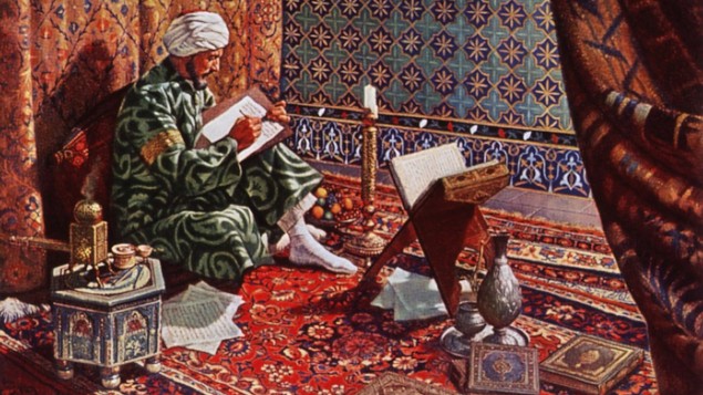 Porträt von Avicenna, der auf einem orientalisch gemusterten Teppich zwischen aufgeschlagenen Büchern sitzt und etwas schreibt. (picture alliance / Everett Collection)