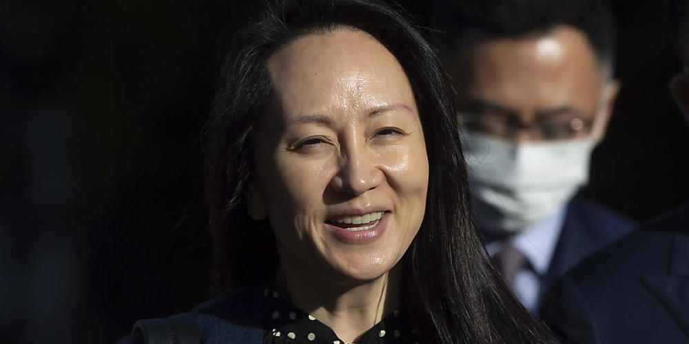 Meng Wanzhou, Finanzchefin von Huawei, lächelt, als sie ihr Haus in Vancouver verlässt. Foto: Darryl Dyck/CP/AP/dpa