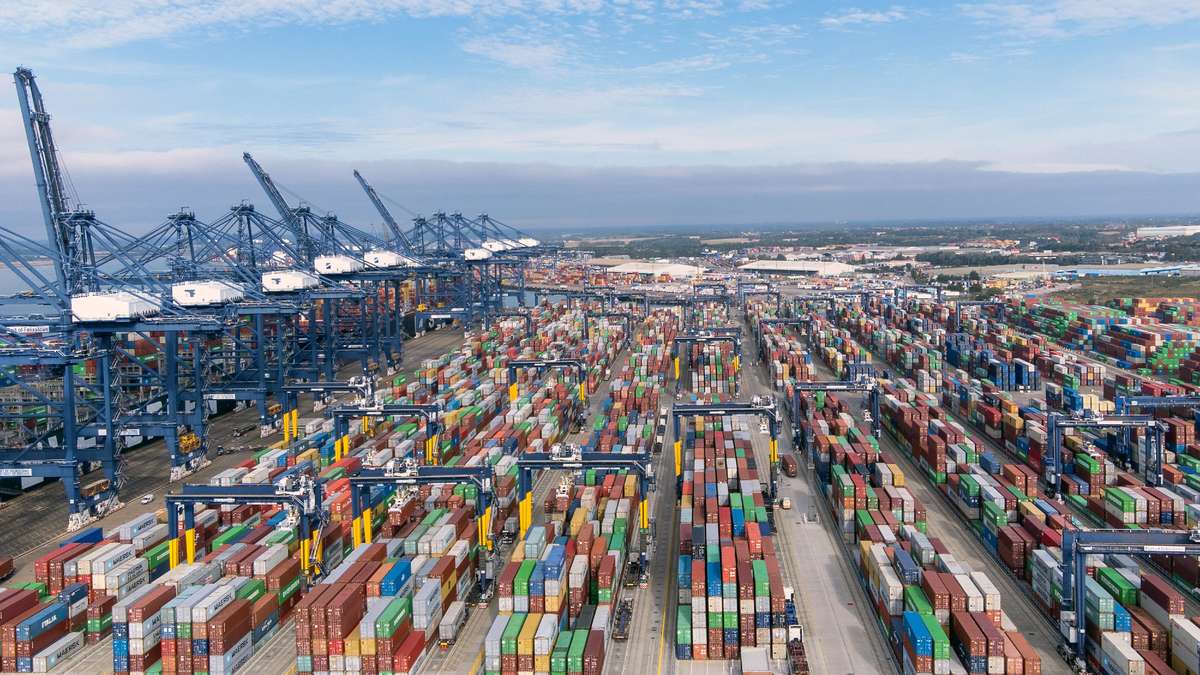 Brexit: Container congestion in Great Britain - now British ports are running out, too