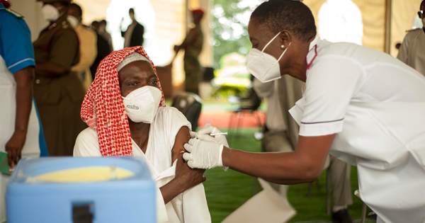 Africa's vaccine catastrophe: vaccine shortages and poor health systems |  DOMRADIO.DE