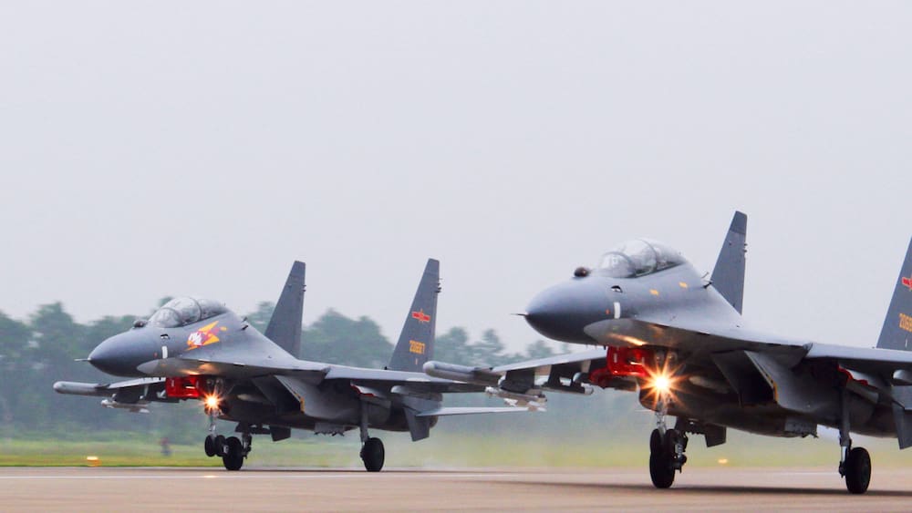 China flies fighter planes over Taiwan - the United States of America is on alert