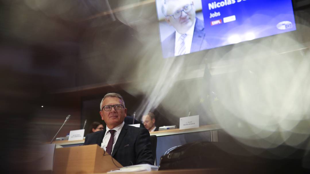 EU Commissioner Schmidt criticizes rules on foreign workers