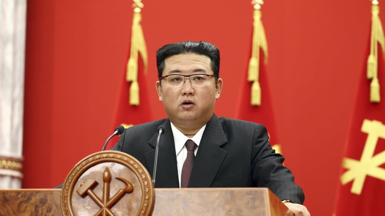 The personality cult around Kim Jong Un is getting crazier - Politics Abroad
