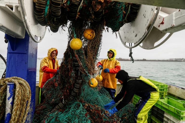 London threatens Paris with retaliation in fisheries dispute