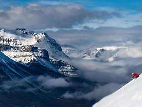The Banff Lake Louise ski area in Canada offers amazing trails.  Photo: Reuben Krabbe / Skibig3 / Banff & Lake Louise Tourism / dpa-tmn / Handout