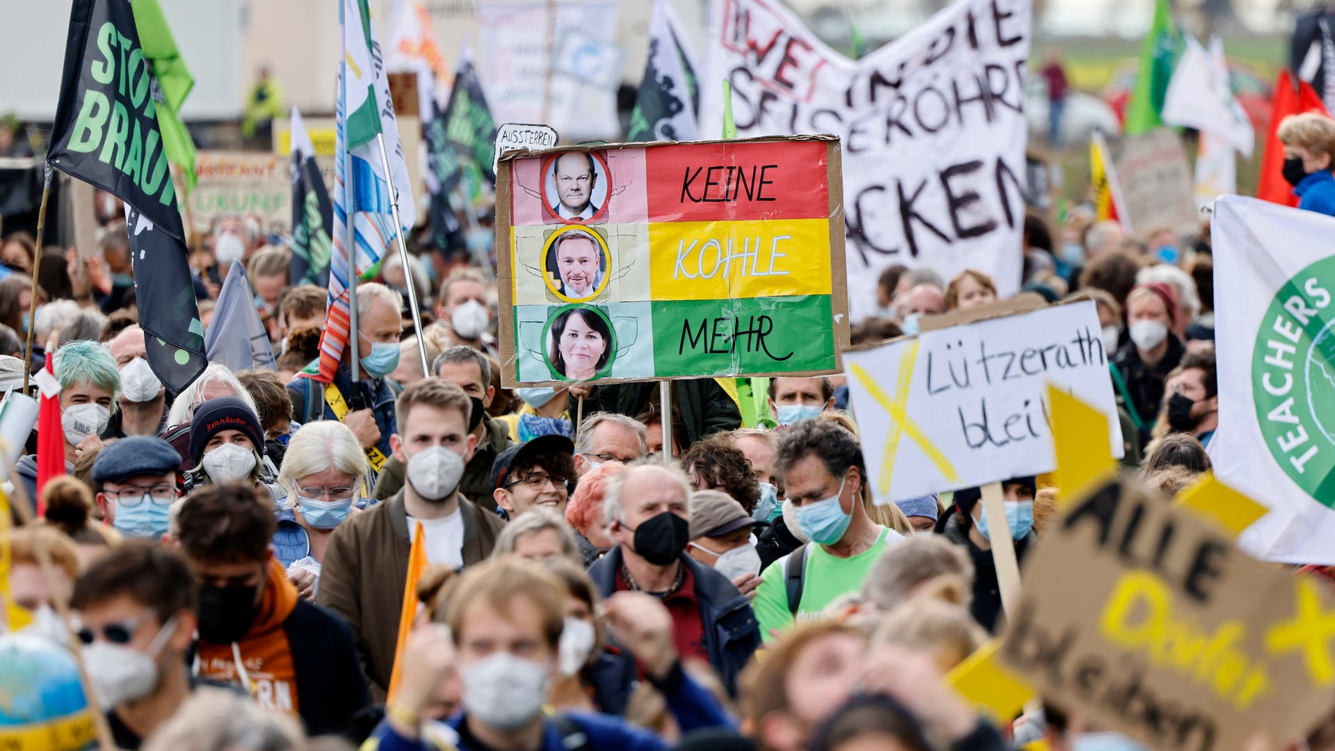 Special stork food: Climate protests are getting more radical