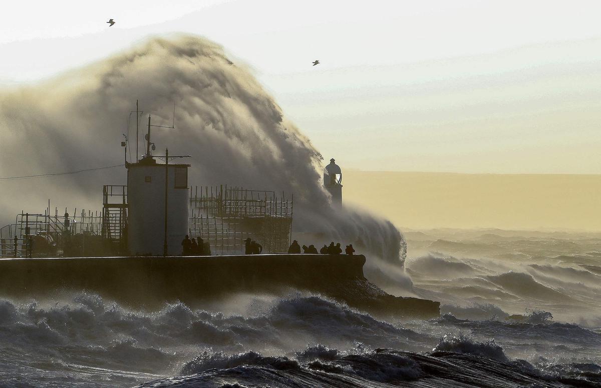 Storm Eunice, also known as Zeinab in German-speaking countries, brings strong winds and high waves to the coast of Wales.  Schools were closed and most train connections were cancelled.