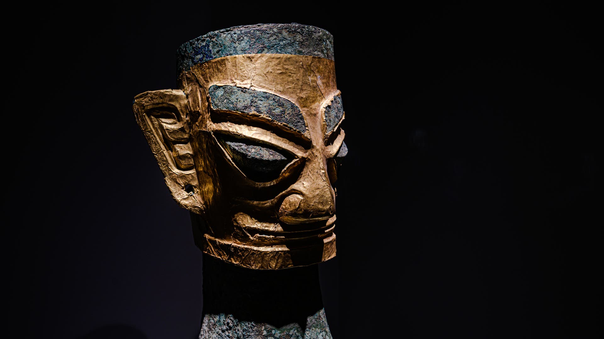 Sanxingdui Exciting Discovery: Gifts of the Gods Made of Gold