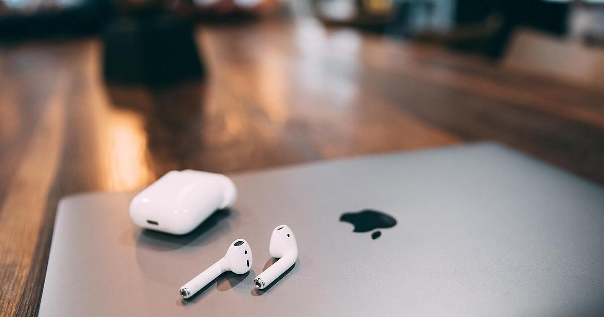Fungal Ear Infection From Apple Airpods & Co: How Dangerous Are In-ear Headphones?