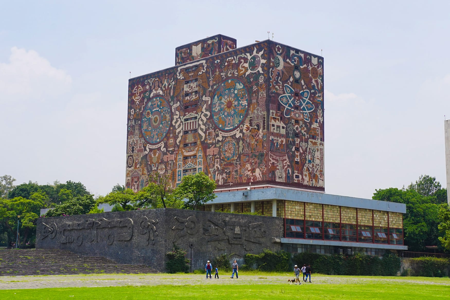 Campus in Mexico City with original street art