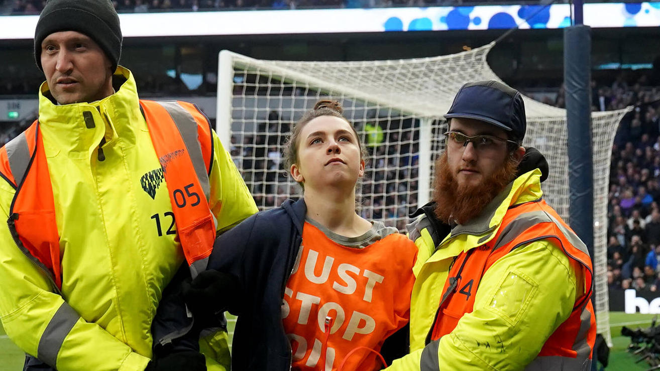 Many protesters wanted to tie themselves up with the Tottenham goal
