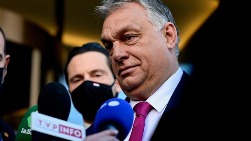 Hungary sticks to Russian 'spy bank' - EURACTIV.com