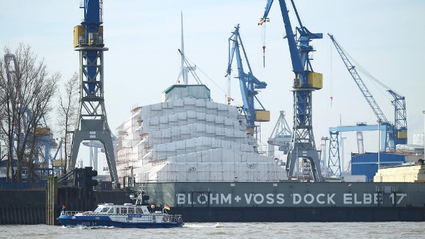 yacht "dalbar" Currently fully closed: it is located on Dock 17 at the Blohm + Voss shipyard in Hamburg.  (Source: Imago Pictures / HanoPod)