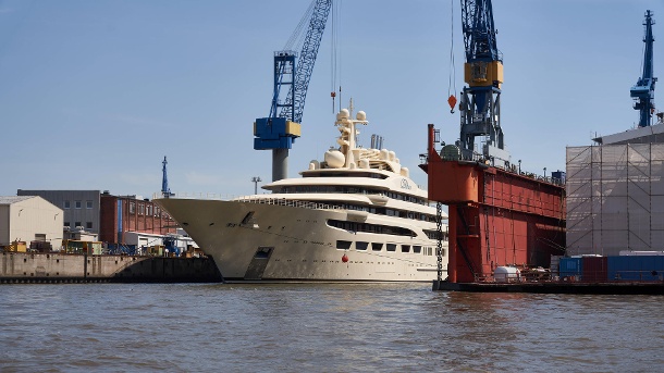 The mega yacht is 156 meters long "dalbar" Awaiting maintenance at the Lürssen shipyard (file photo): The ship ranks sixth in the list of the longest motor yachts.  (Source: Imago Images / Thomas Fry)