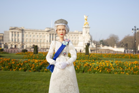 Queen Barbie in front of the Queen's real home, Buckingham Palace.