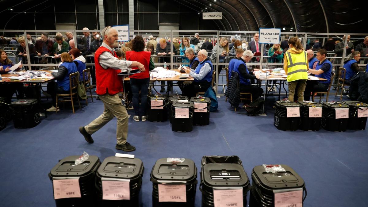 Local elections: Northern Ireland election count continues - Sinn Féin leads