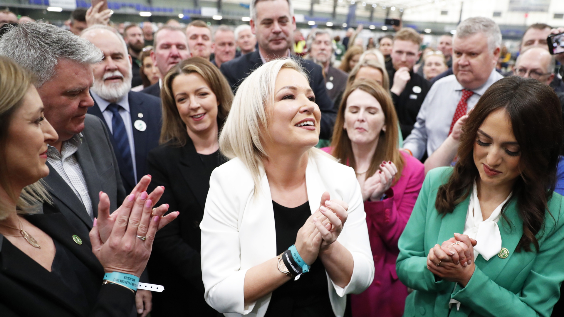 Northern Ireland: Sinn Fein leads in regional elections