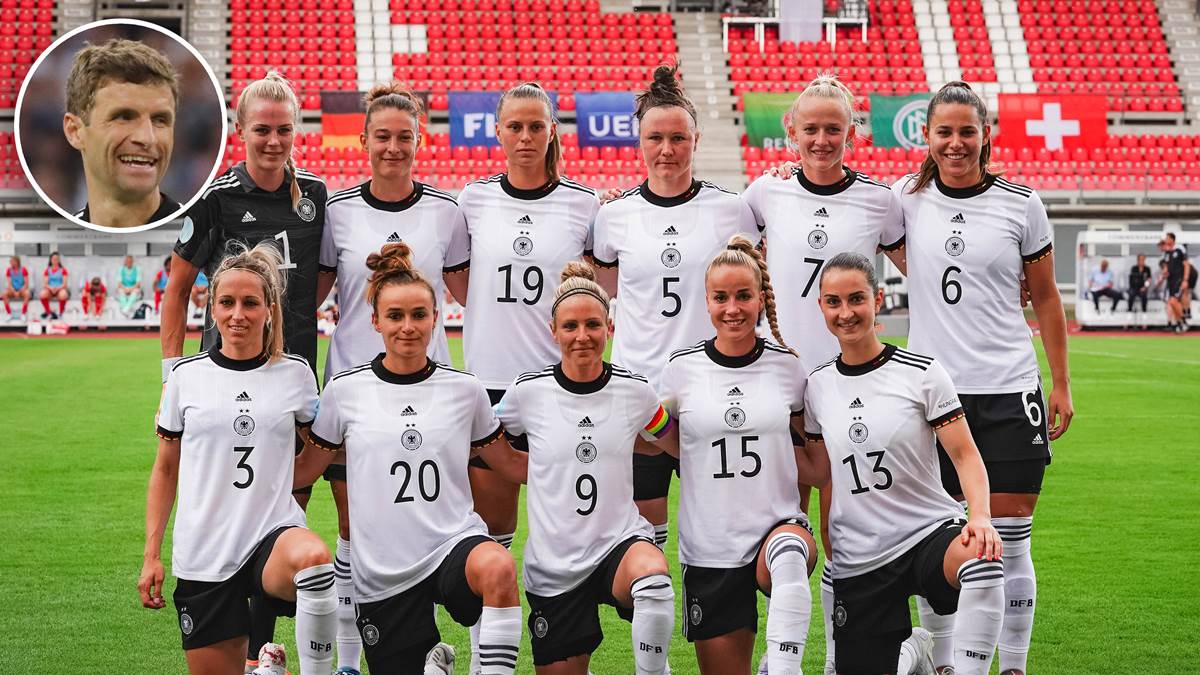 Thomas Müller (eingeklinkt) drückt der Frauen-Nationalmannschaft für die Europameisterschaft die Daumen.
