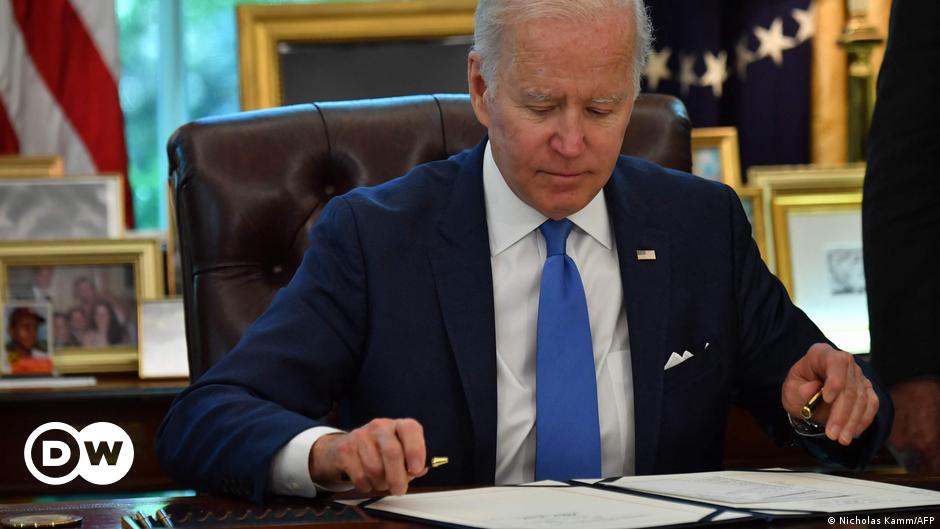 Biden Signs Abortion Executive Order |  Present America |  DW