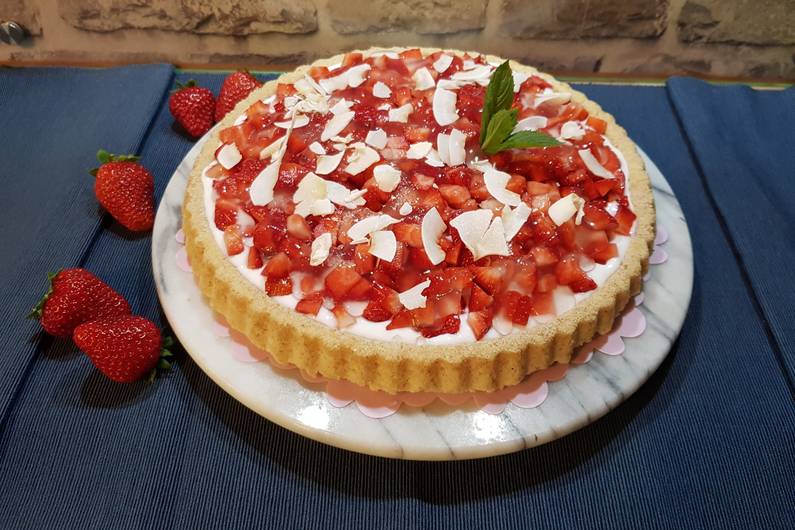 Strawberry and coconut cake recipe - suitable for fun