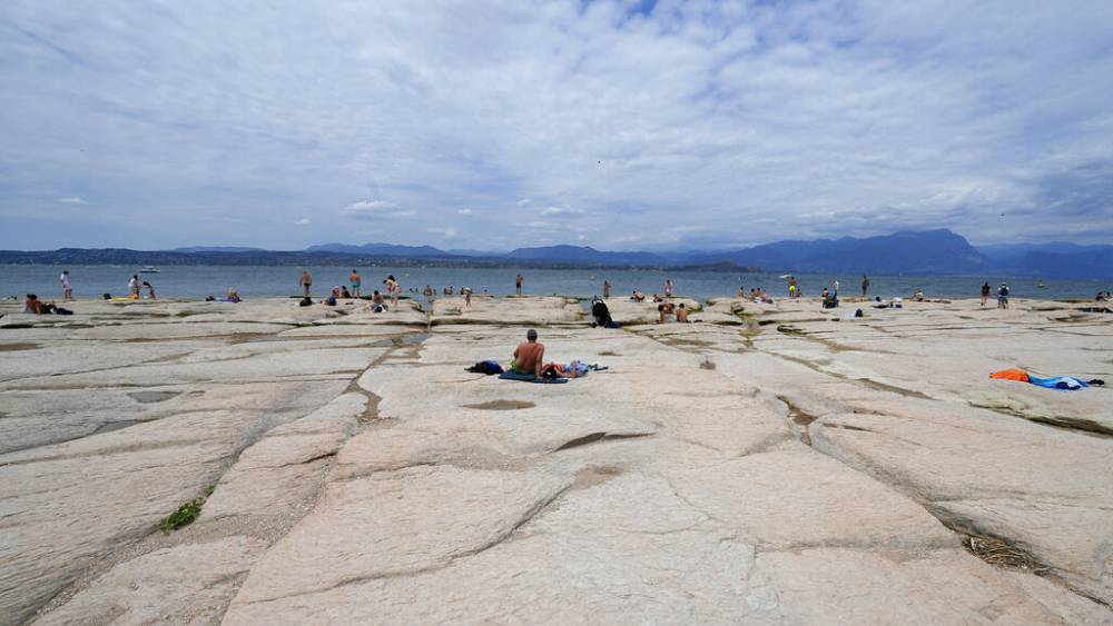 No water, no noise: Tourists shocked by shrinking Lake Garda