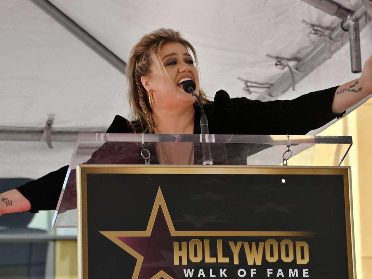 Kelly Clarkson freut sich über den Stern auf dem Hollywood Walk of Fame. Foto: imago/UPI Photo