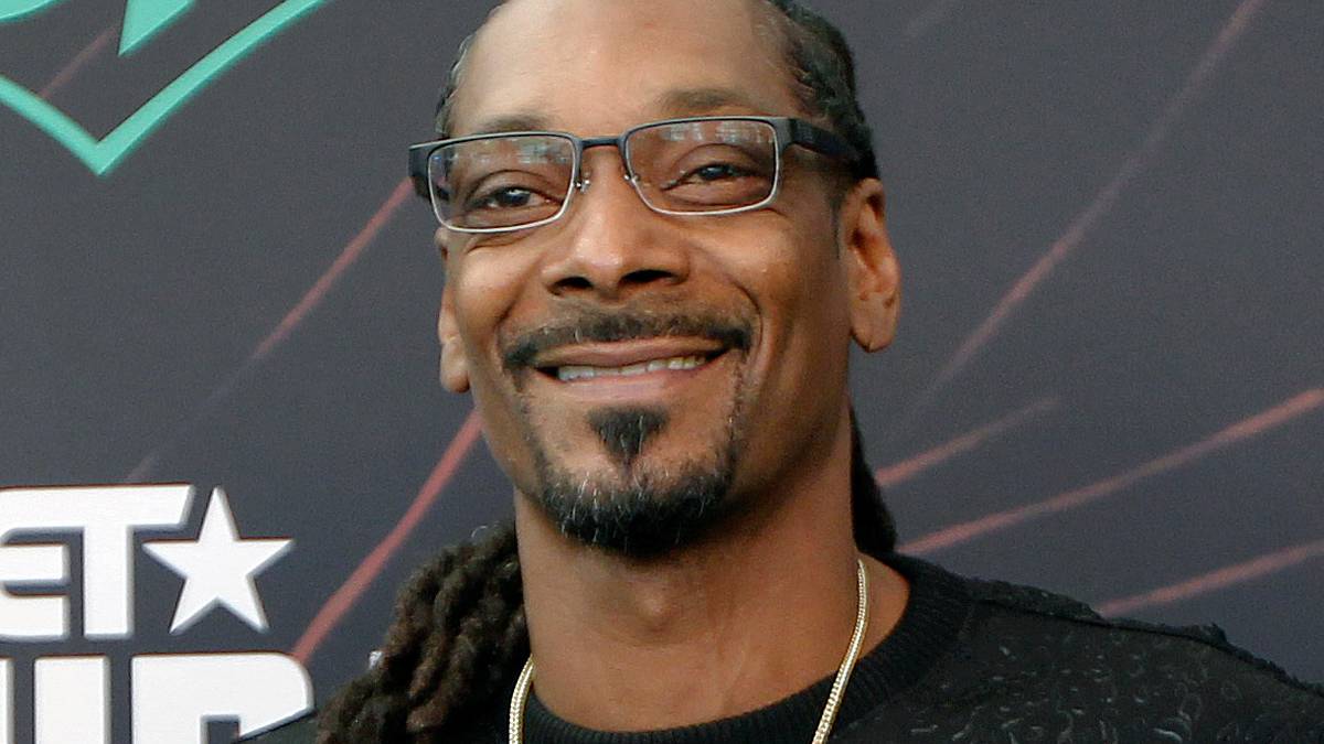 Snoop Dogg cancels concerts outside the US