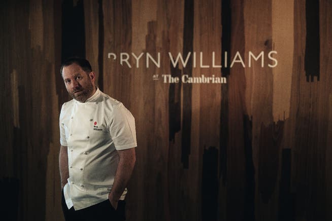 Bryn Williams uses regional ingredients to conjure dishes for his guests in the hotel's kitchen.  (Photo: PD)
