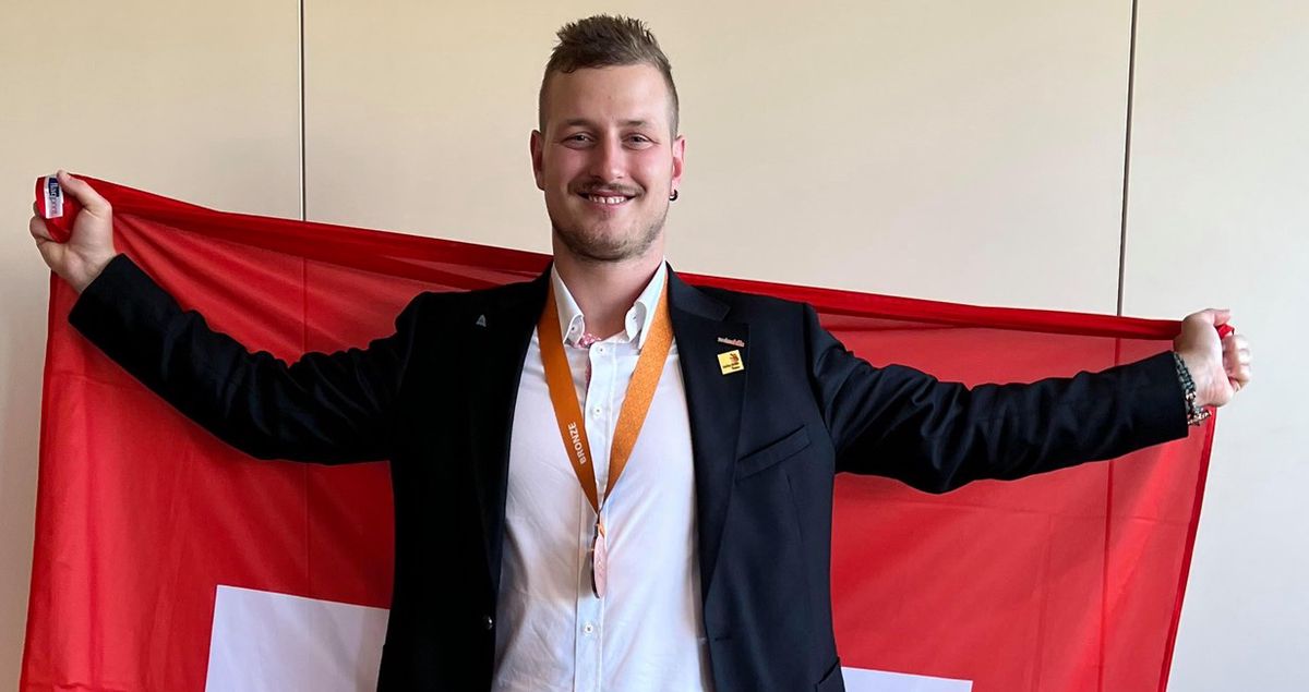Happily, Adrian Butler (Grunt near Gstaad) presented the bronze medal and the Swiss flag at the World Skills in Bordeaux (France).  He placed third in Plasterers/Drywallers.