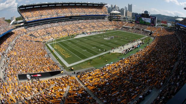 Fan dies after falling from escalator at Steelers Stadium